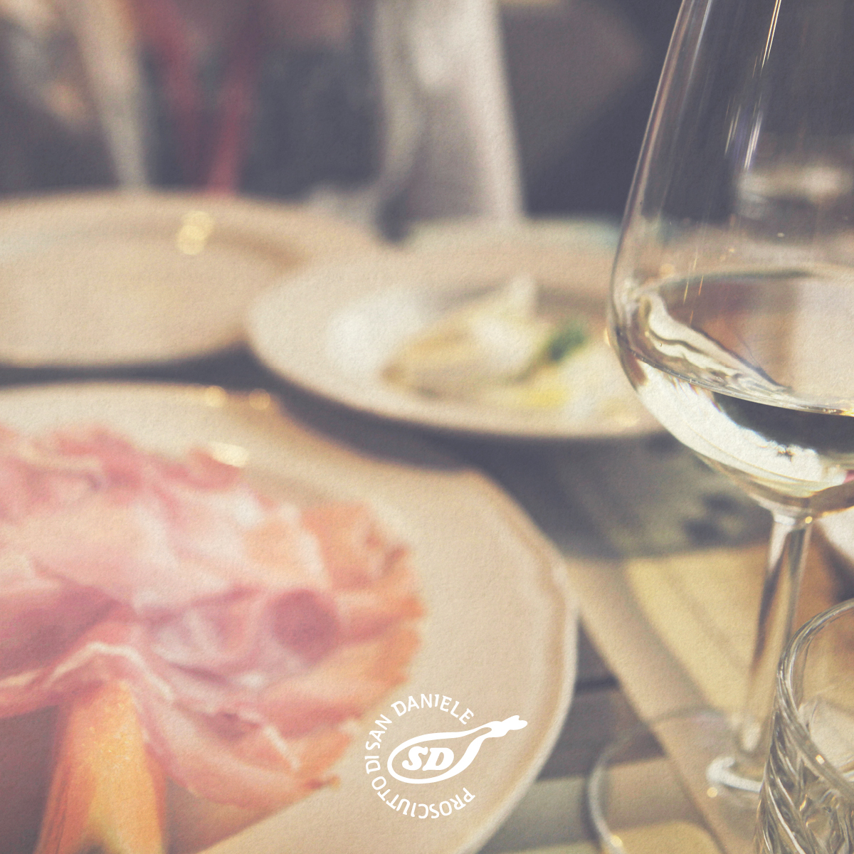 What’s the best drink to enjoy with Prosciutto di San Daniele?
