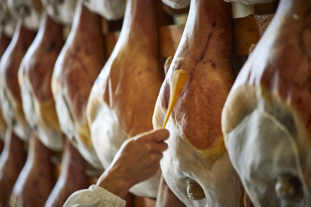 Fasi del processo produttivo del prosciutto san daniele