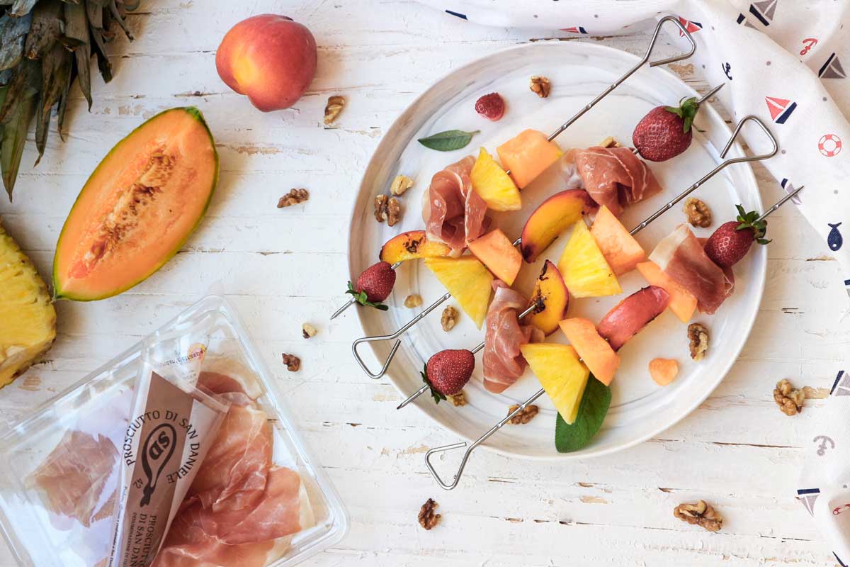 Spiedini di frutta e Prosciutto di San Daniele