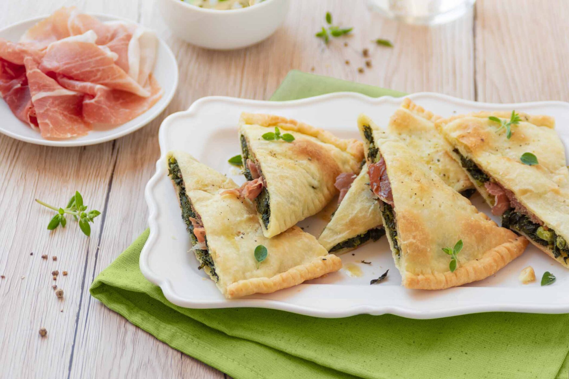 Calzone con Prosciutto di San Daniele e cime di rapa