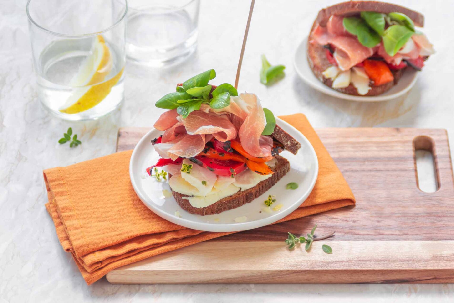 Toast estivo con Prosciutto di San Daniele, peperoni e robiola