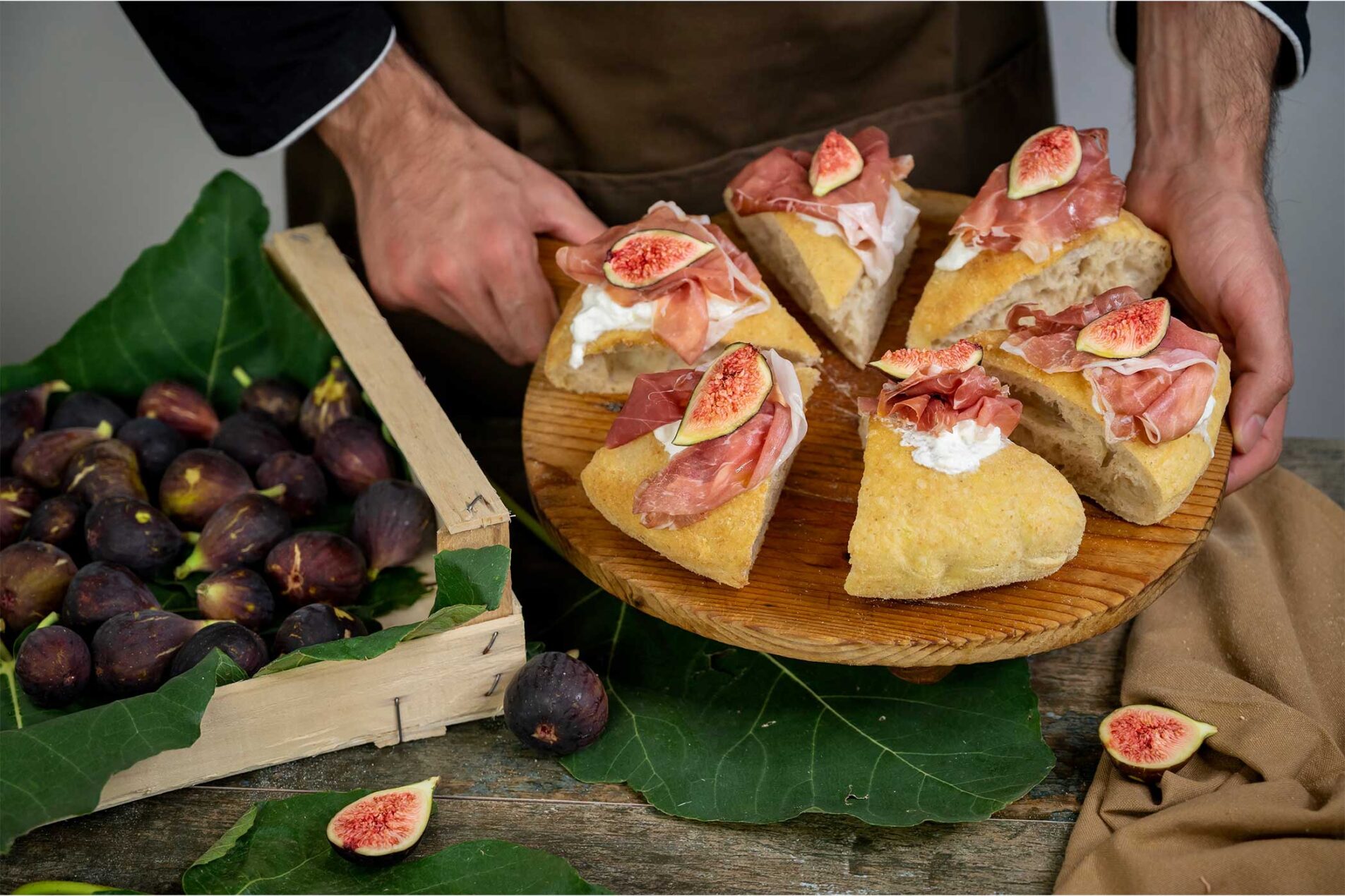 Pizza gourmet con Prosciutto di San Daniele, stracciatella e fichi