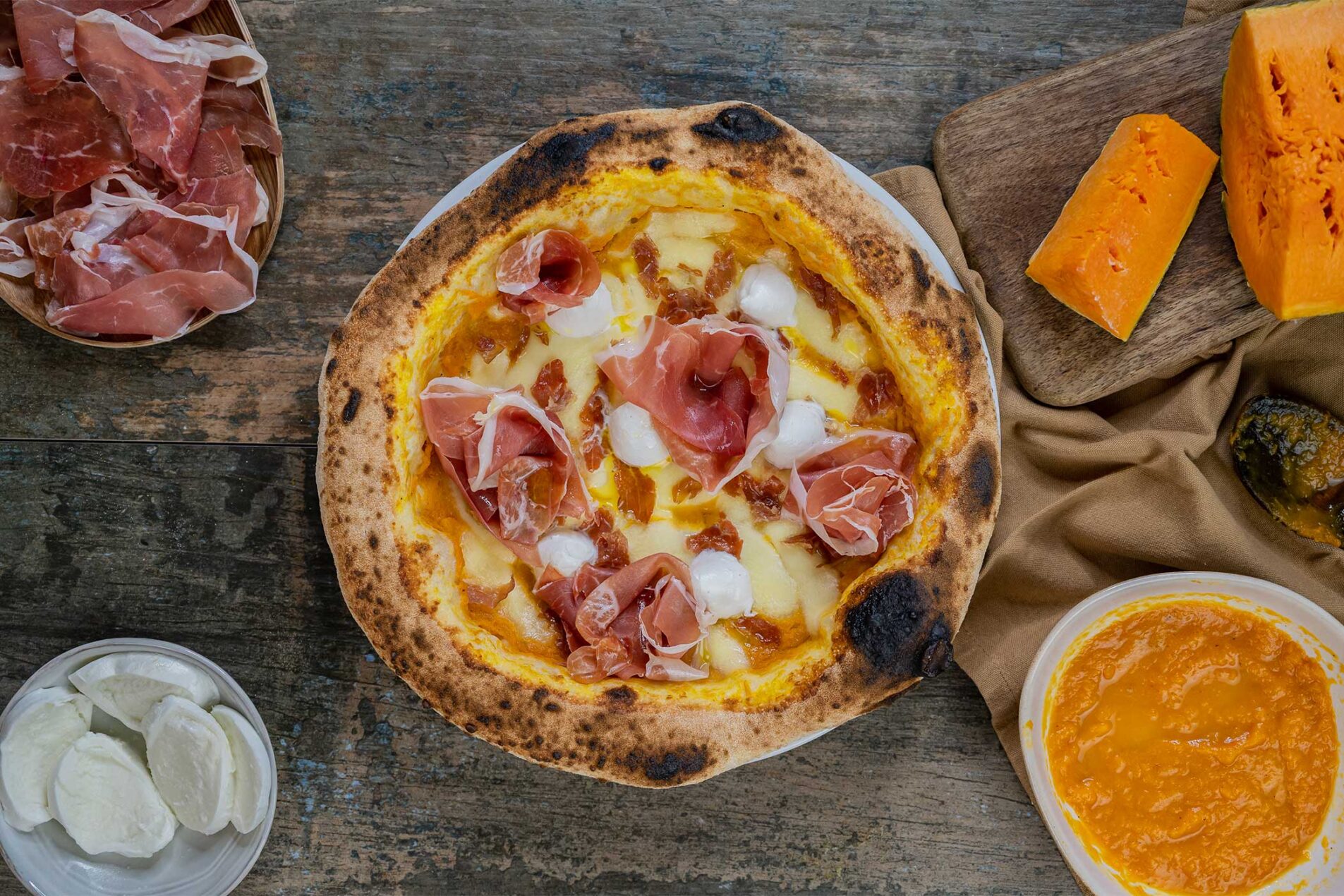 Ricetta della pizza napoletana con Prosciutto di San Daniele e crema di zucca