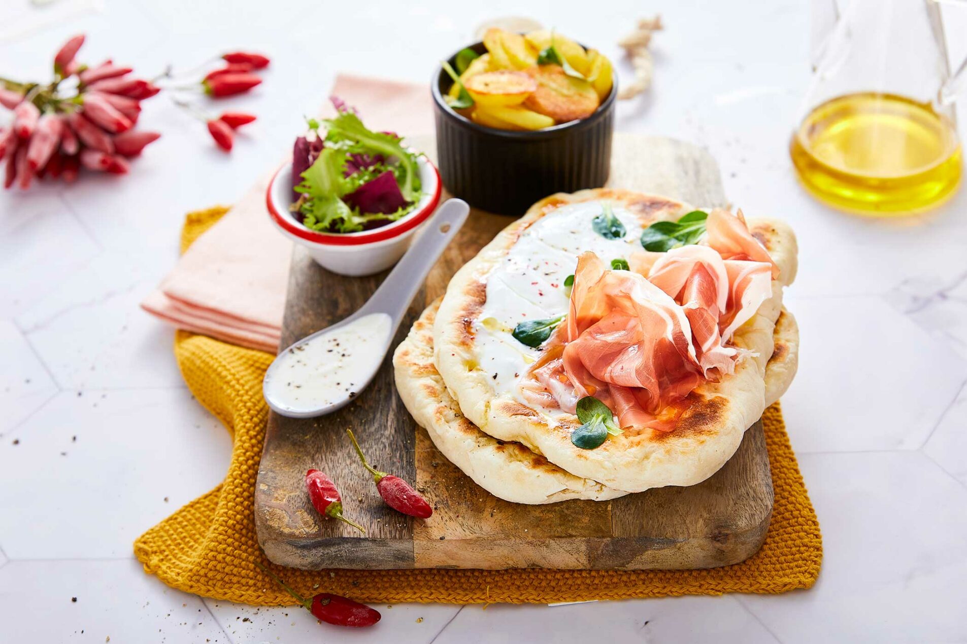 Naan bread with Prosciutto di San Daniele, yogurt and salad