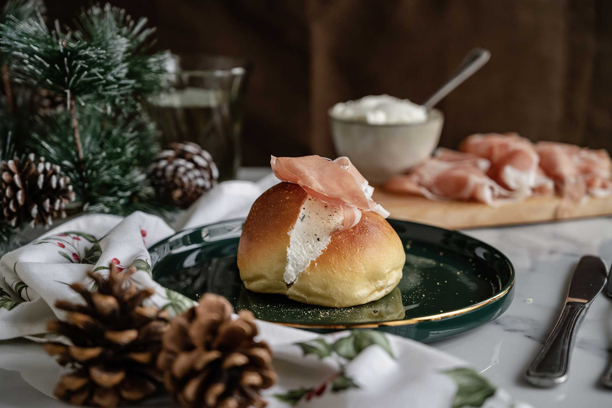 Maritozzo salato con Prosciutto di San Daniele