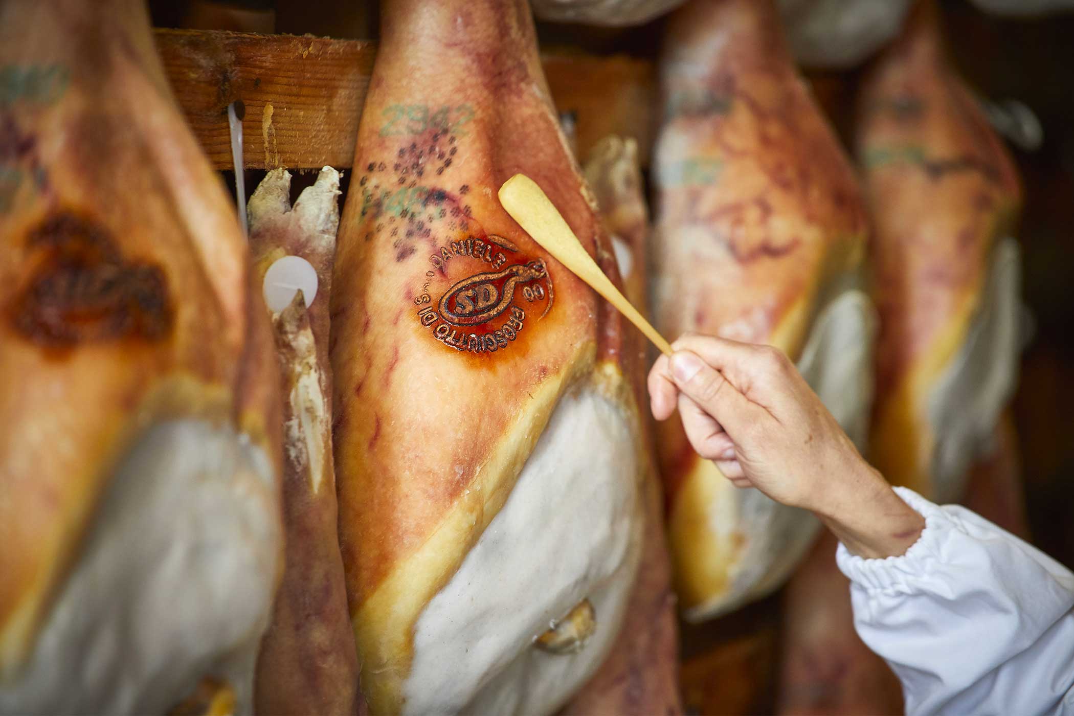 Come riconoscere il Prosciutto di San Daniele con l'udito attraverso la battitura