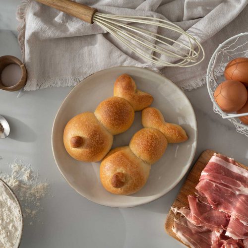 Coniglietti pasquali di pan brioche ripieni di Prosciutto di San Daniele e ricotta