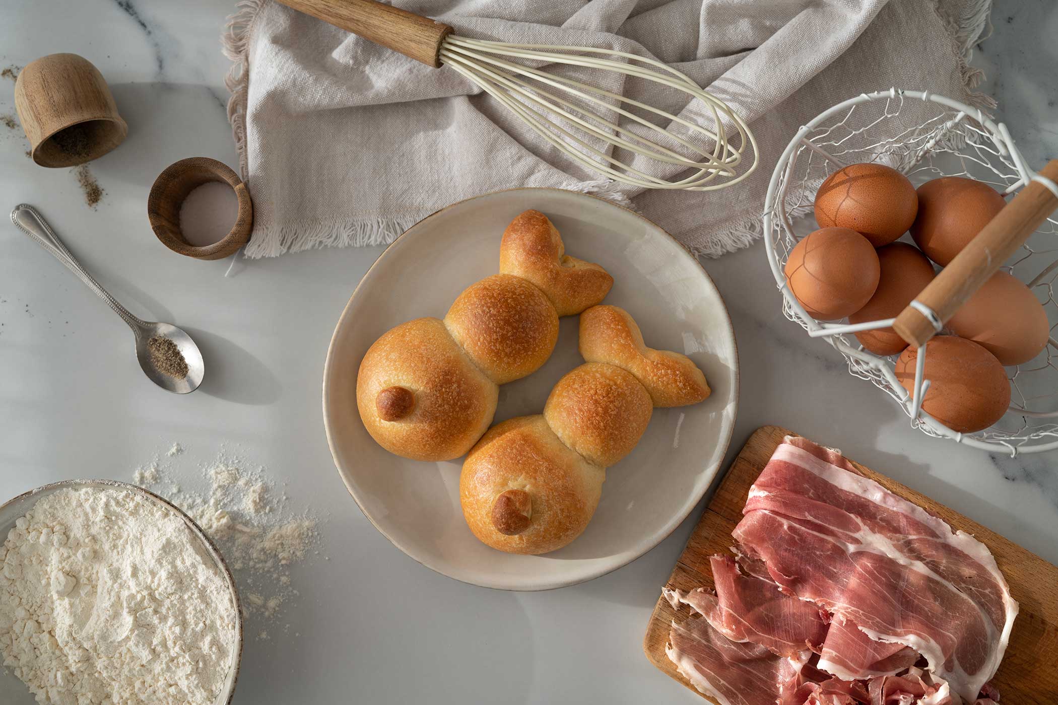 Coniglietti pasquali di pan brioche ripieni di Prosciutto di San Daniele e ricotta