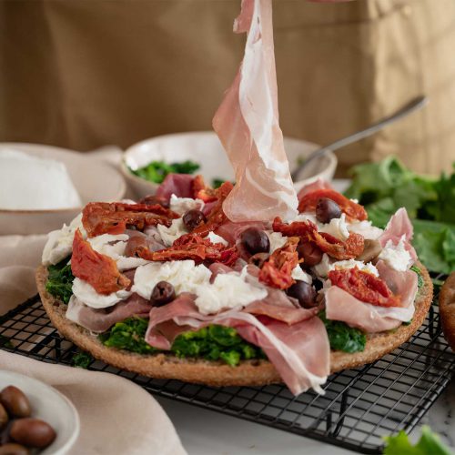 Focaccia integrale con Prosciutto di San Daniele e cime di rapa