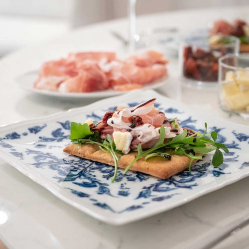 Ricetta delle schiacciatine con Prosciutto di San Daniele, rucola, brie, pomodori secchi e glassa di aceto balsamico