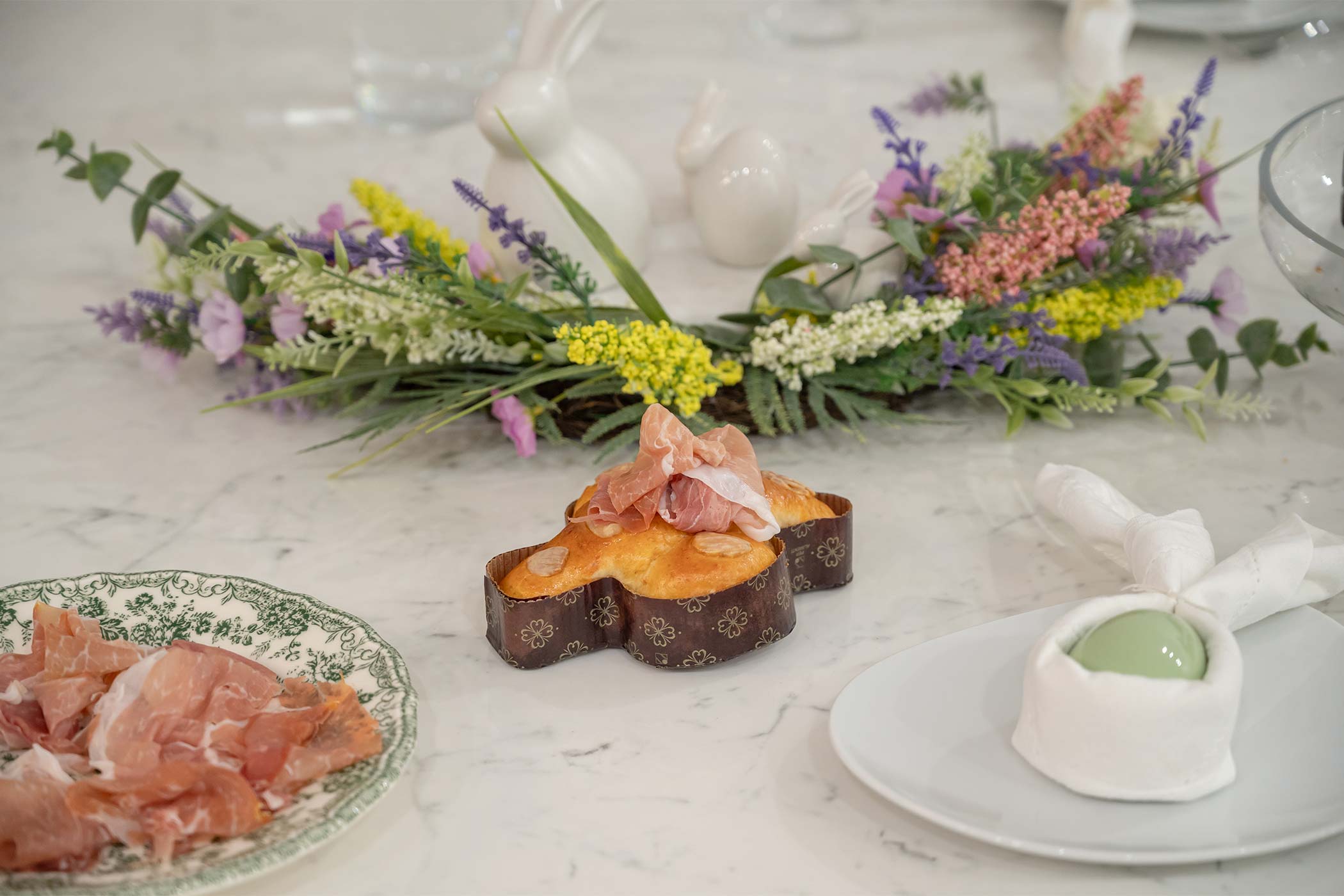 mini colombe salate con pomodori secchi, scamorza e Prosciutto di San Daniele