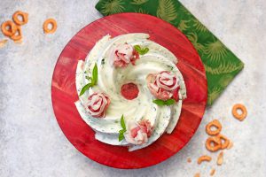 Cheesecake salata con rucola, prosciutto crudo di San Daniele e taralli