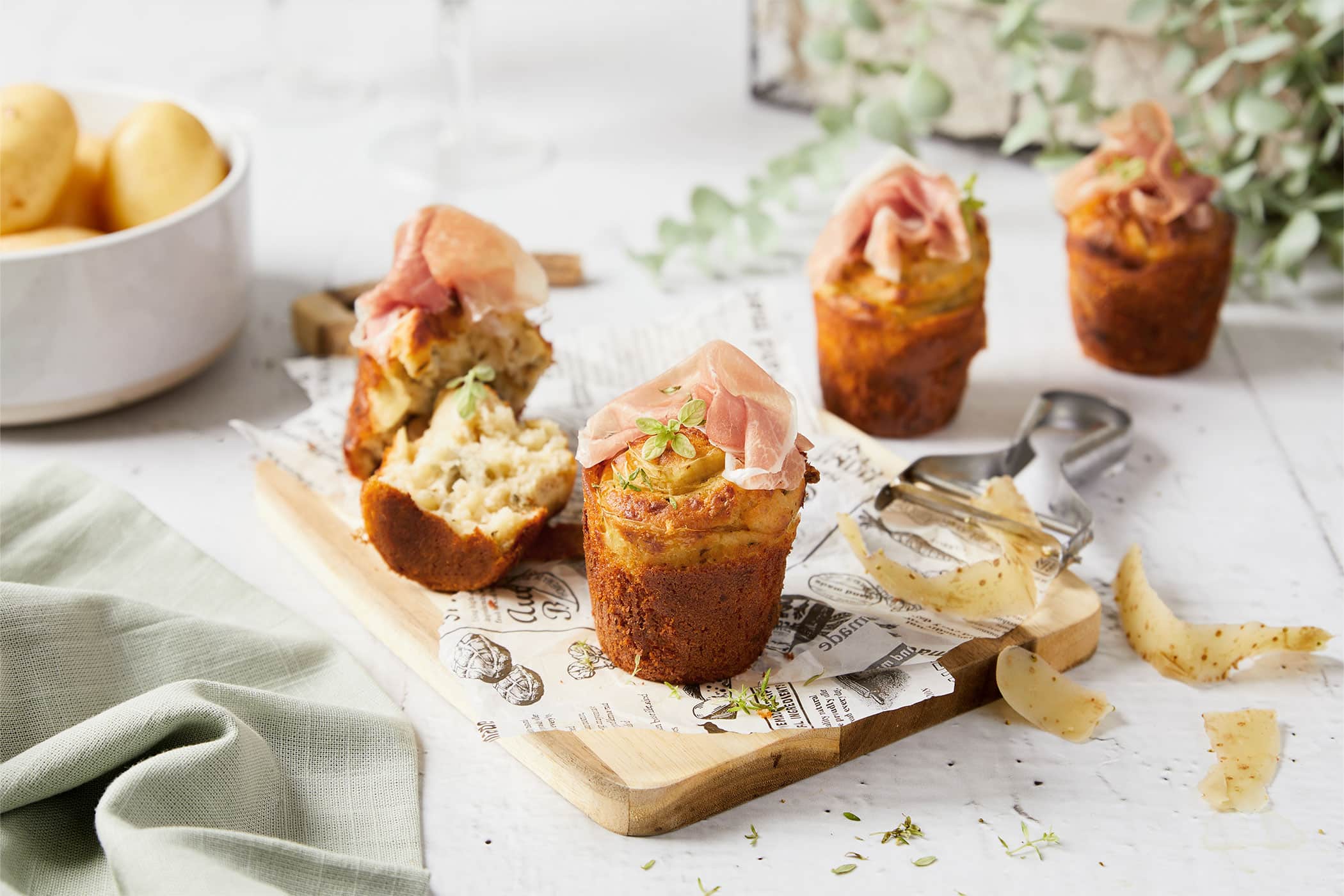 ricetta antispreco dei muffin salati con bucce di patate e Prosciutto di San Daniele