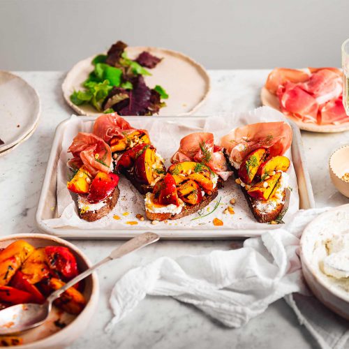 Ricetta dei crostini con Prosciutto di San Daniele e pesche grigliate