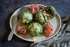 Canederli agli spinaci con cuore di Prosciutto di San Daniele e formaggio