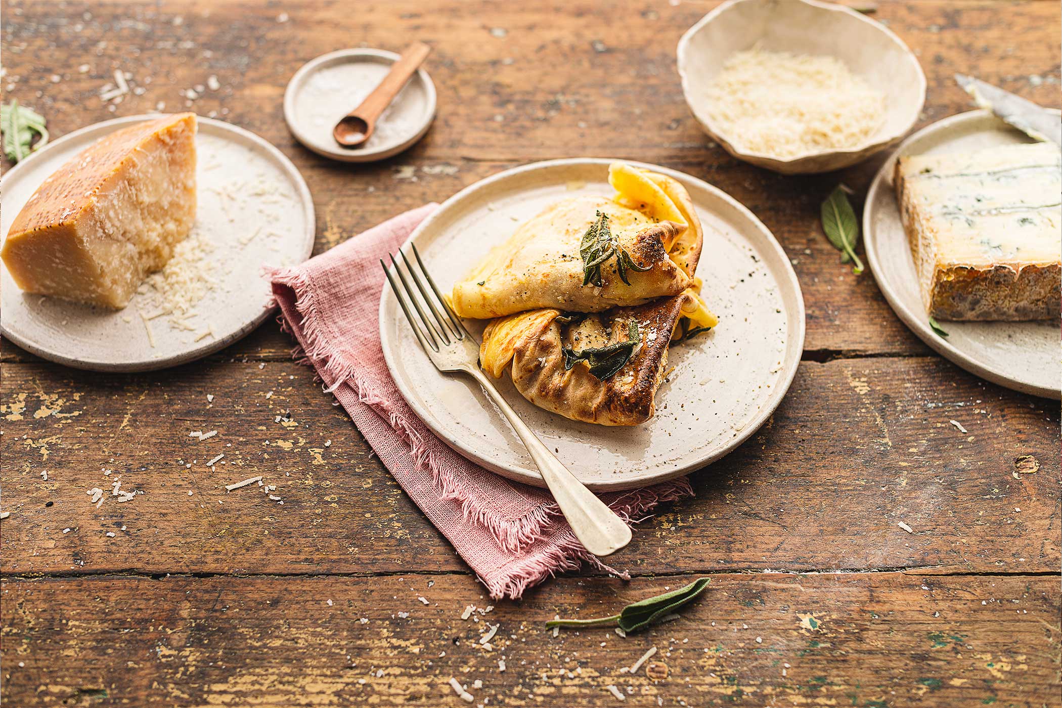 Crepês mit vier Käsesorten und San Daniele Schinken