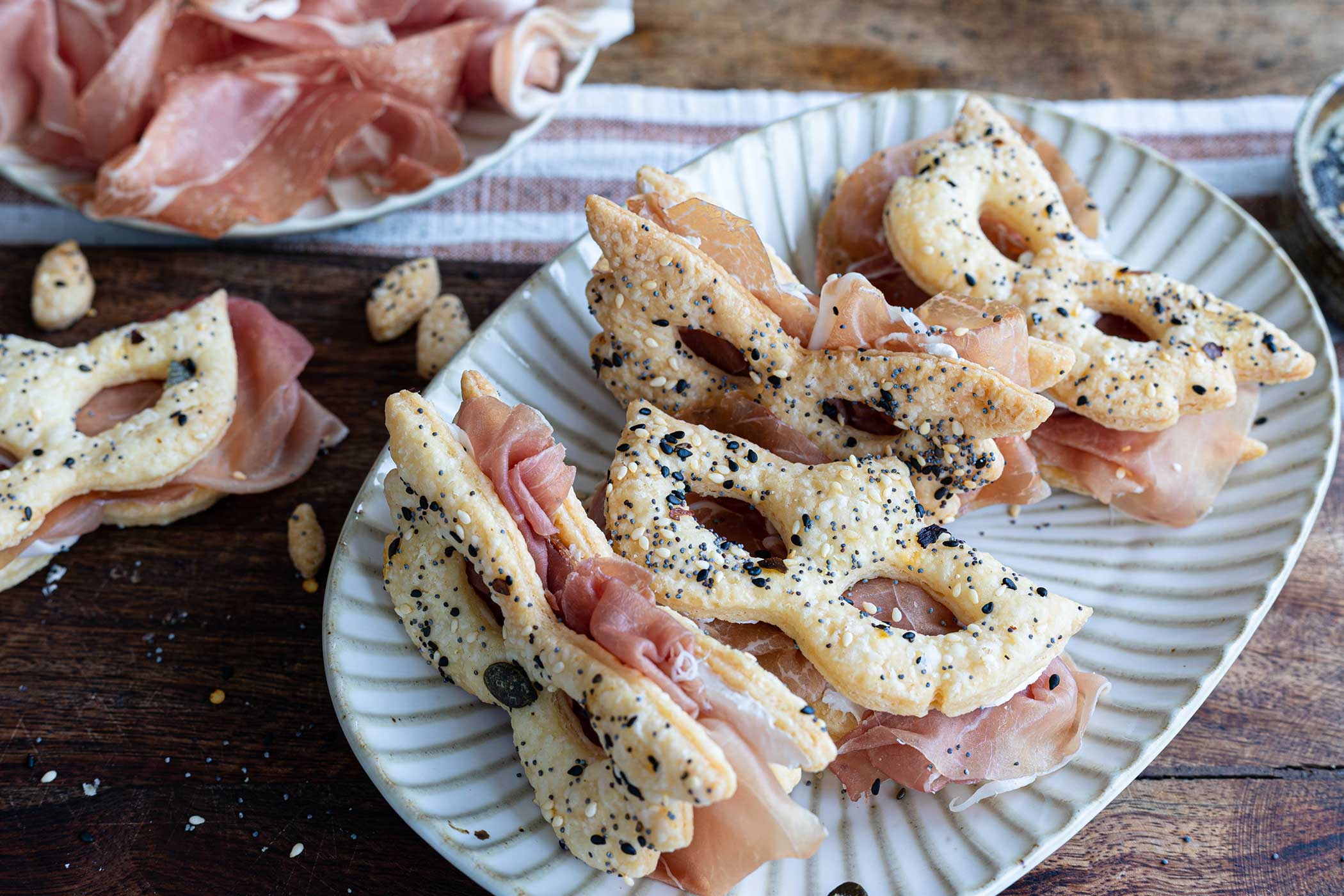Mascherine di carnevale con Prosciutto di San Daniele e robiola