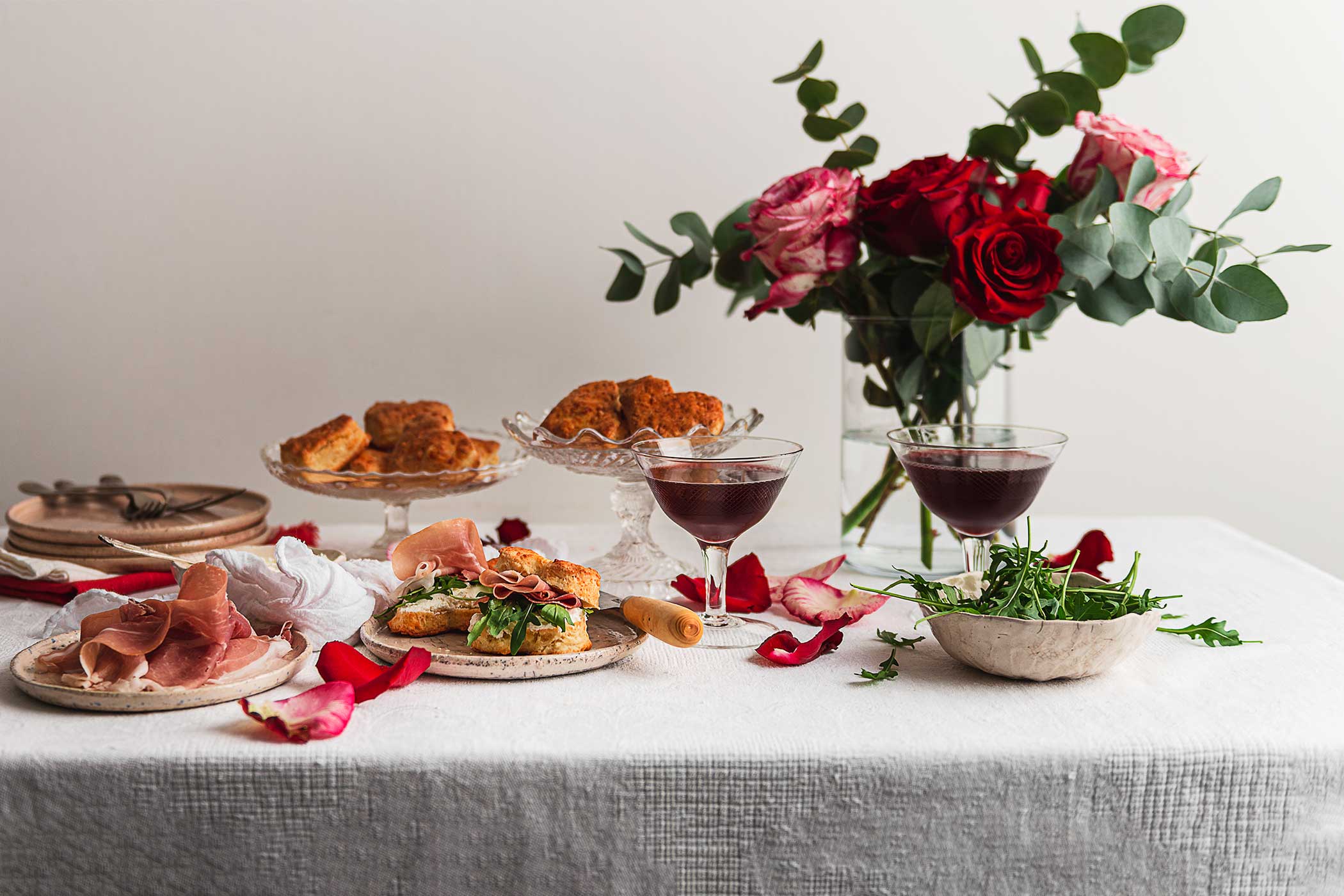 Ricetta di San Valentino degli scones salati con Prosciutto di San Daniele e formaggio