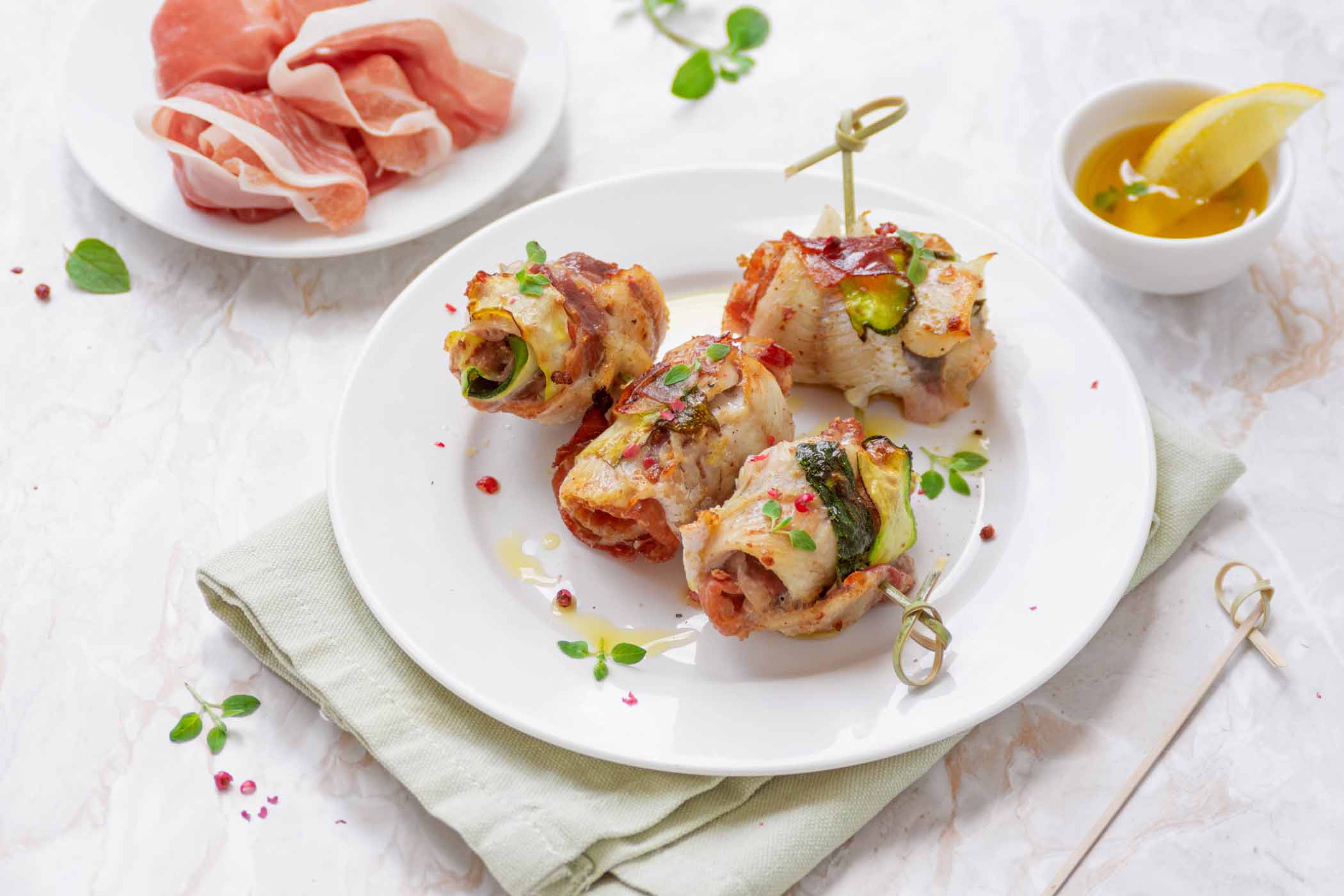 Ricetta degli involtini di pesce persico con Prosciutto di San Daniele e zucchine
