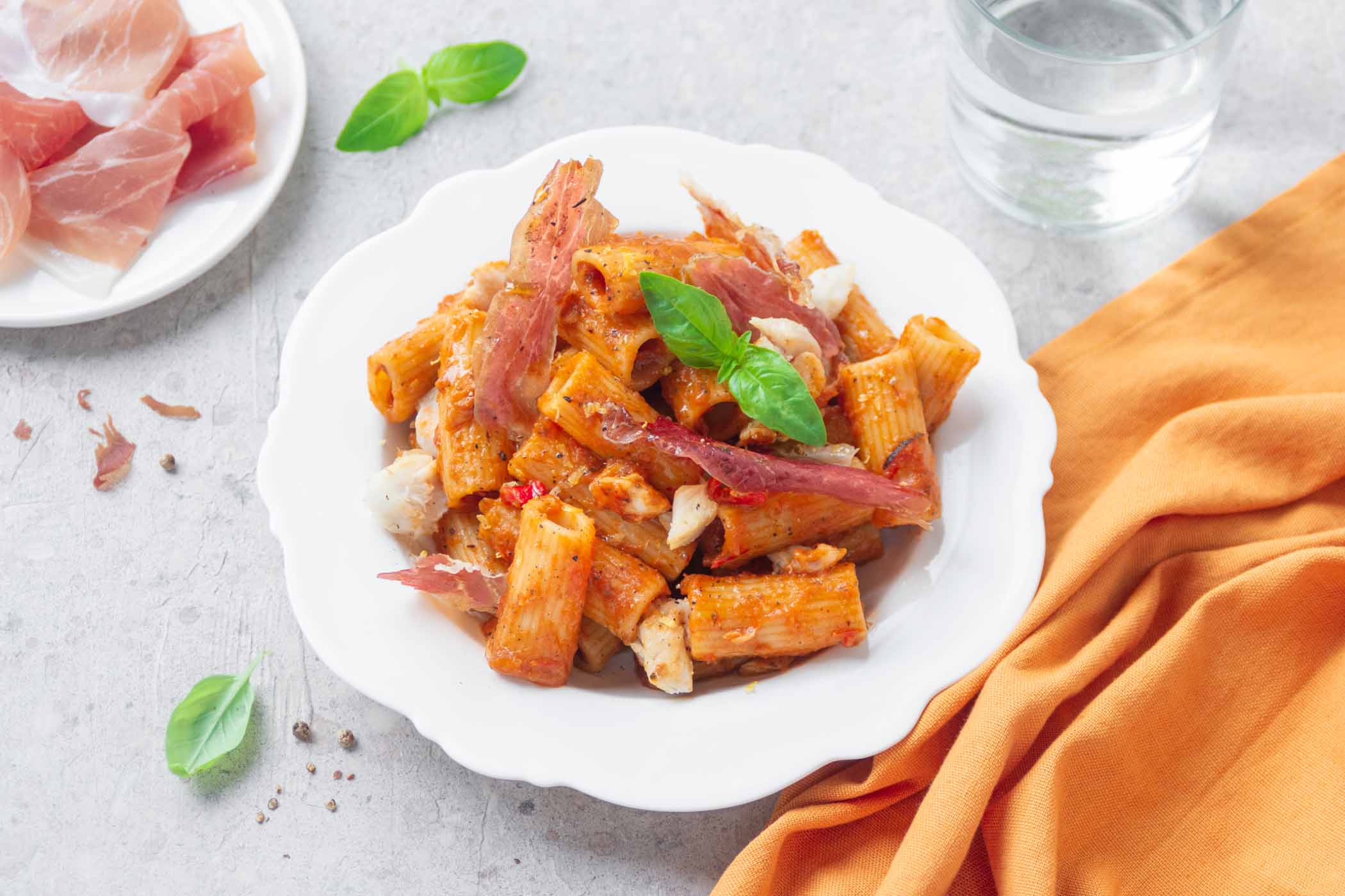 Rigatoni con salsa di caponata, orata e Prosciutto di San Daniele