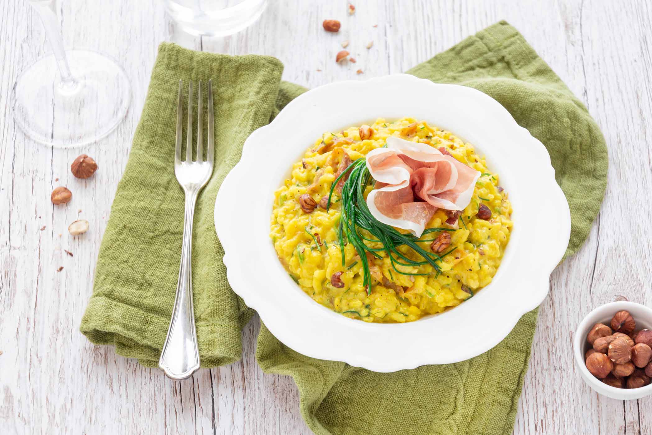 ricetta del risotto con agretti, Prosciutto di San Daniele, nocciole e zafferano