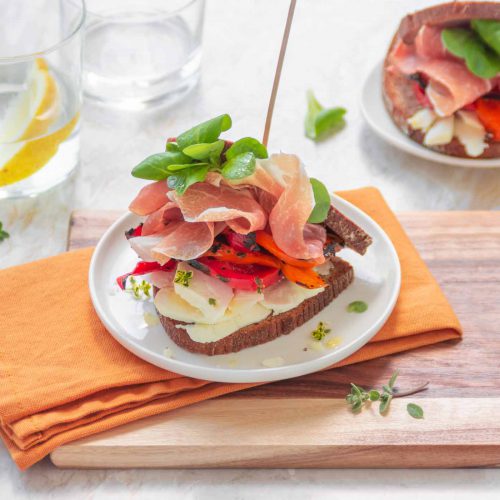 Toast estivo con Prosciutto di San Daniele, peperoni e robiola