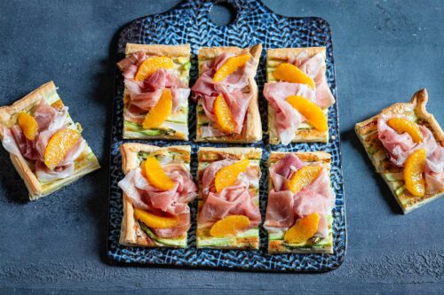 Torta salata con asparagi, gorgonzola, Prosciutto di San Daniele e arance