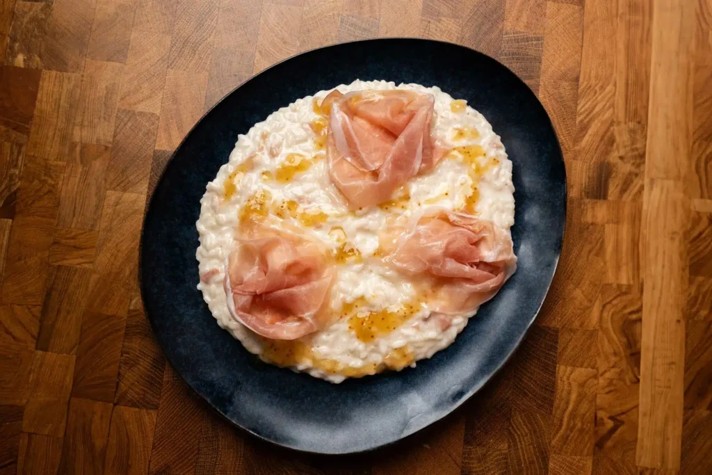 Risotto con Prosciutto di San Daniele, stracciatella e fichi