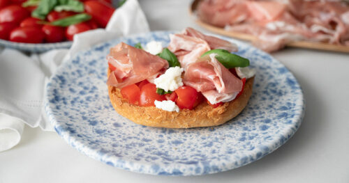 Frisella con Prosciutto di San Daniele, pomodorini e bufala