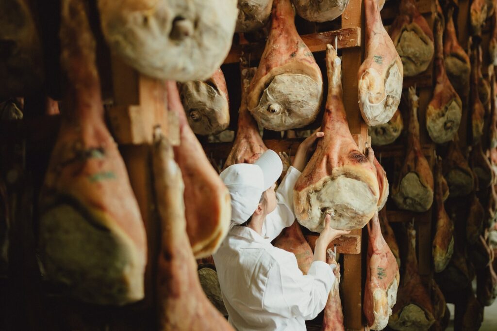 la produzione del prosciutto di san daniele