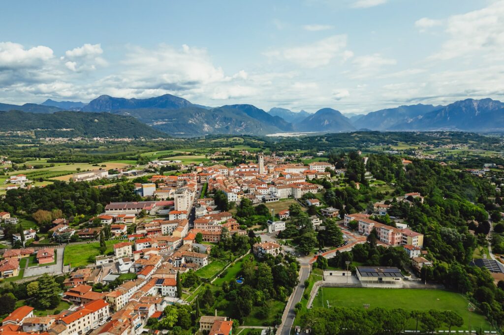 veduta dall'alto della cittadina di San Daniele