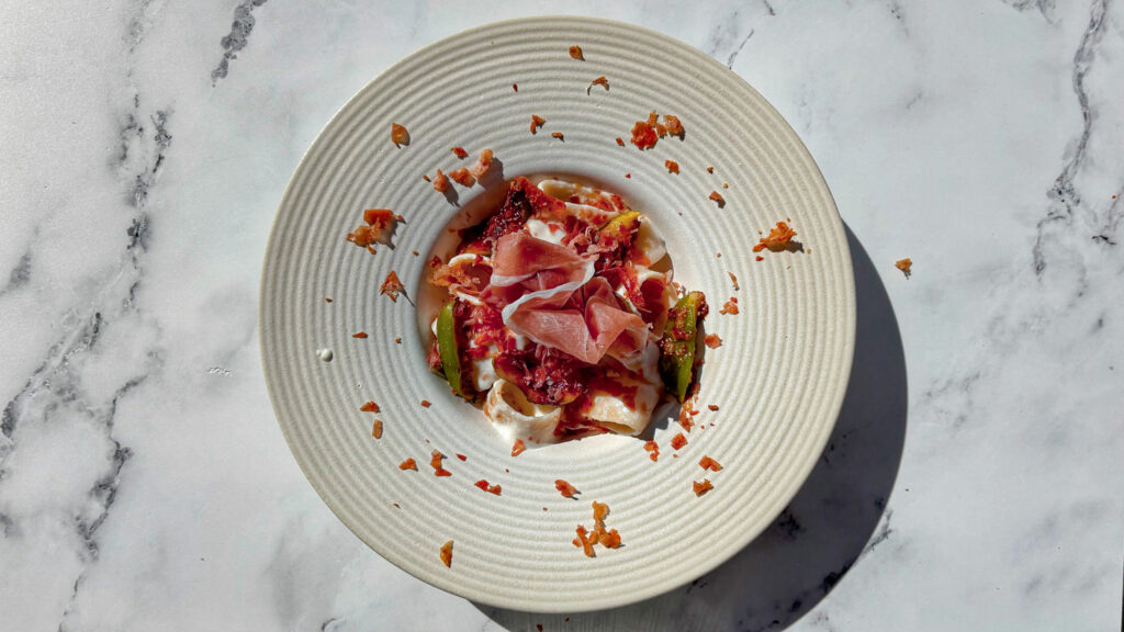 Calamarata con crema di pecorino, fichi grigliati e Prosciutto di San Daniele