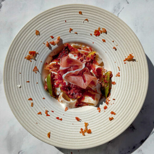 Calamarata con crema di pecorino, fichi grigliati e Prosciutto di San Daniele