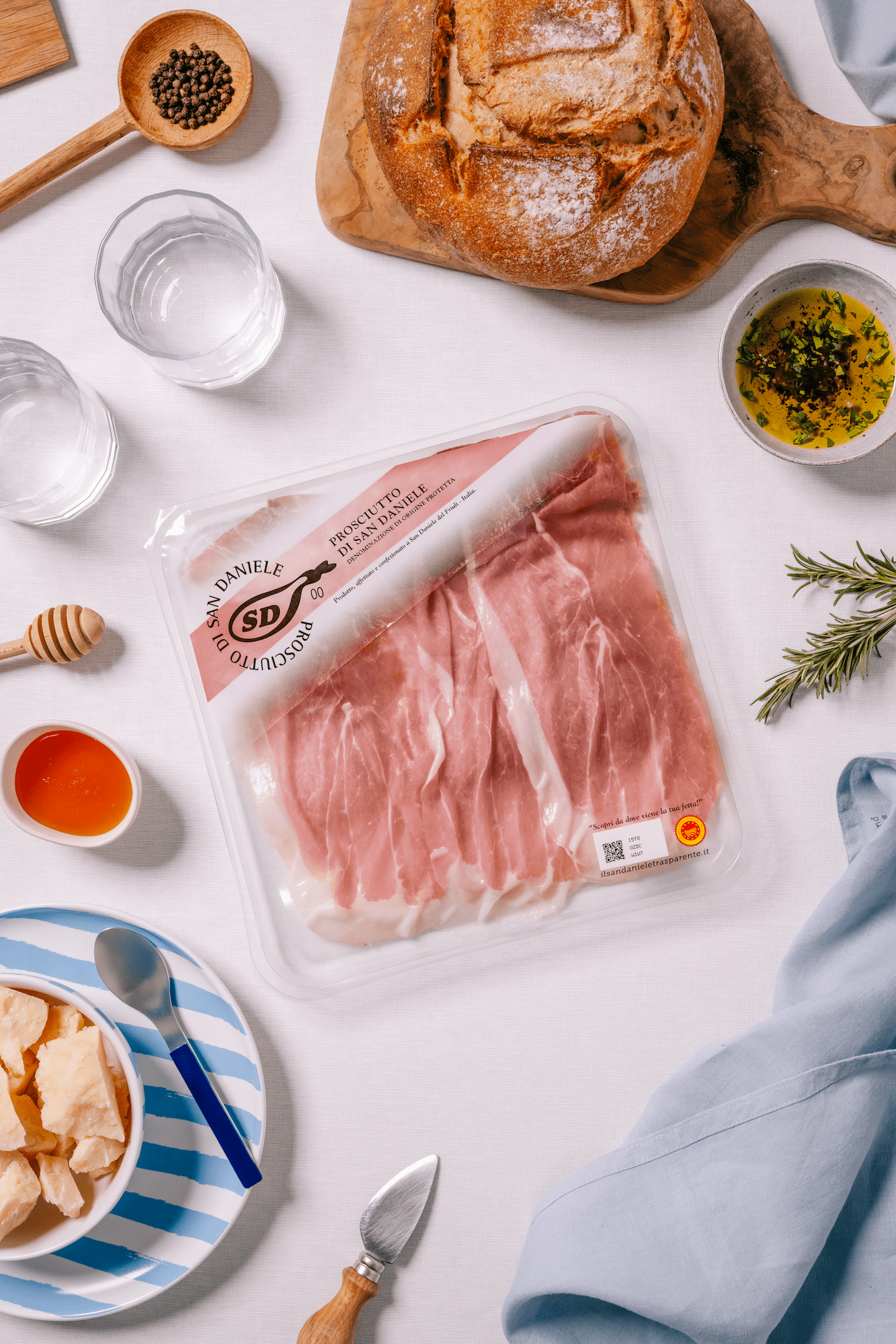 vaschetta di prosciutto di san daniele disponibile all'acquisto presso gastronomie e supermercati
