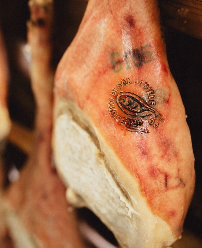 Contrassegno a fuoco previsto dal disciplinare del Prosciutto di San Daniele